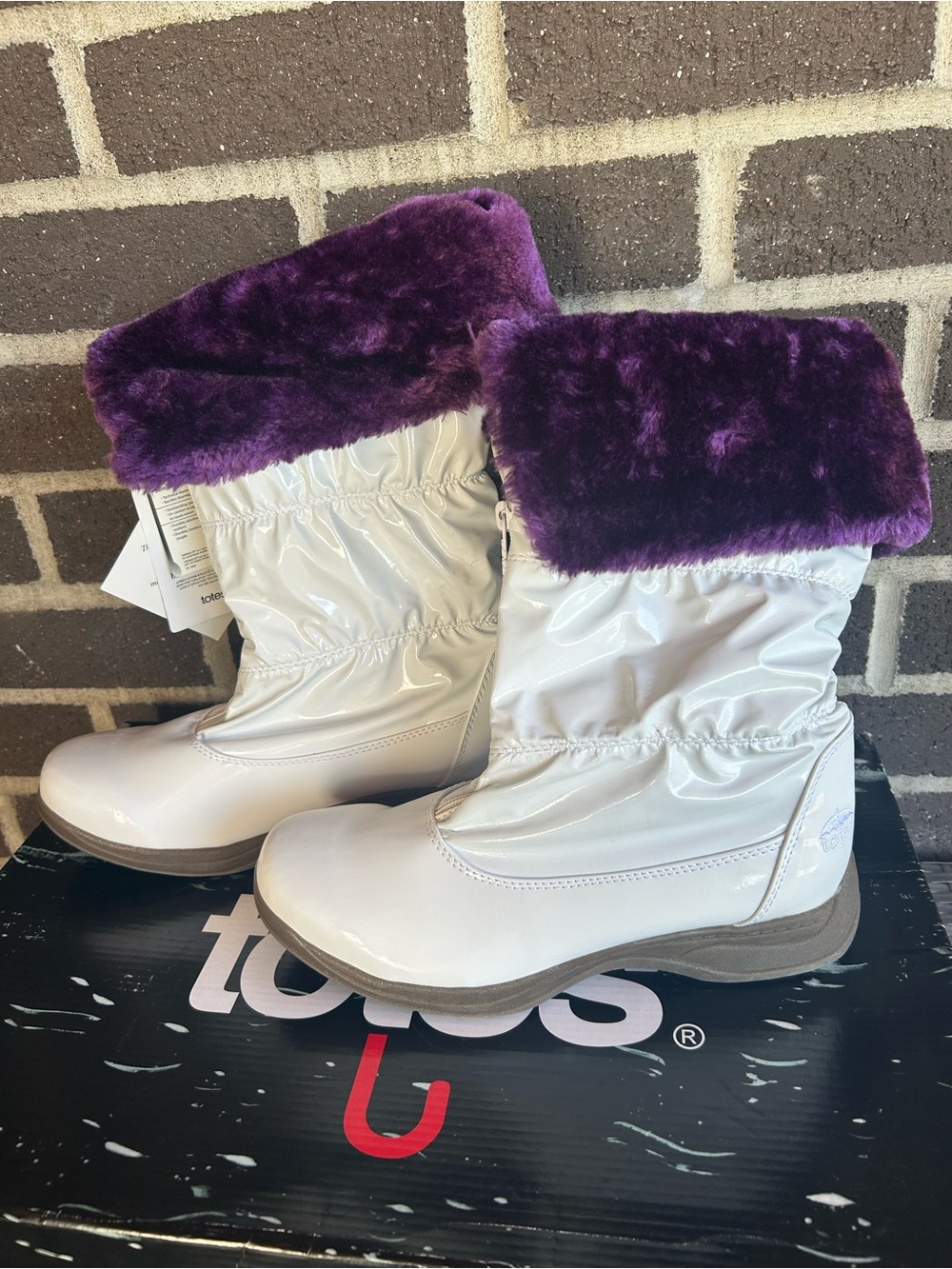 Totes Ice White Winter Boots with Purple Faux-Fur Cuff - Size 9
